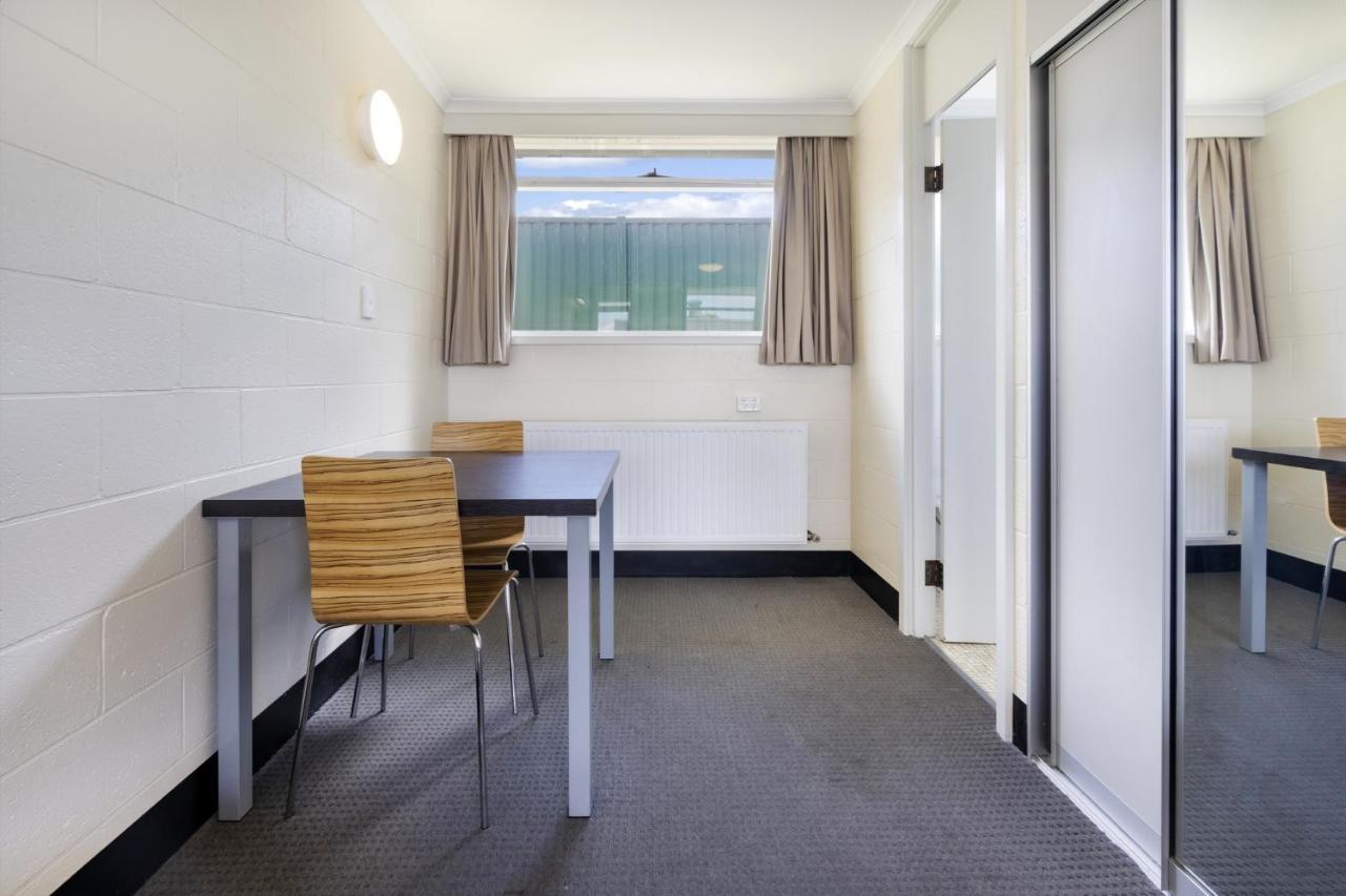 Top Of The Town Hotel Motel Burnie Exterior foto